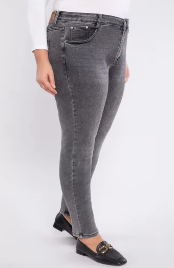 Ciemnoniebieskie jeansy