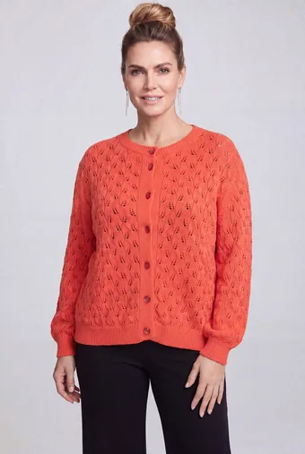 Koralowy sweter z wełną zapinany na guziki